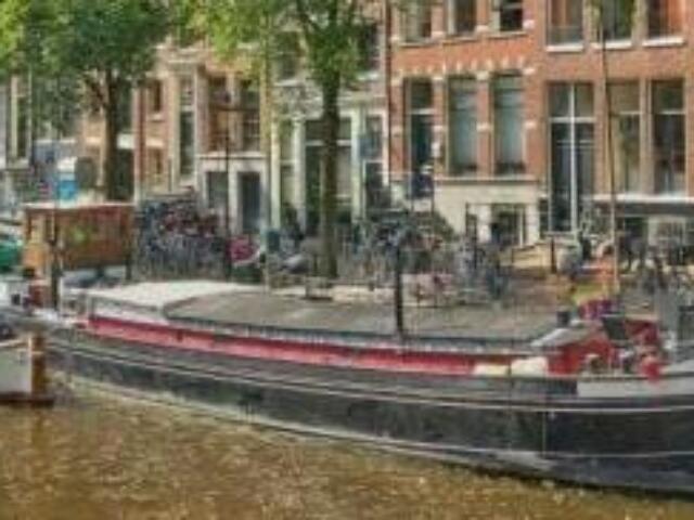 Dream Houseboat on Beautiful Canal