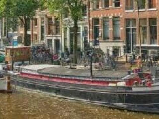 Dream Houseboat on Beautiful Canal