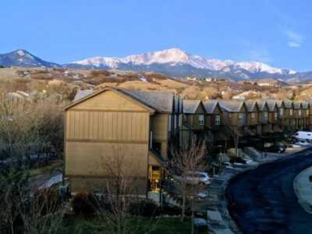 420 Condo with Amazing Mountain Views